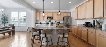 Modern Home 10 minutes from the Denver International Airport & Gaylord Resort!