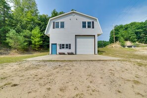 Exterior - Torch + Timber House (Rapid City)