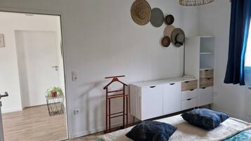 Tabla de planchar con plancha, Internet, ropa de cama