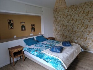 Iron/ironing board, internet, bed sheets - Quiet 4-person accommodation (Rigny-le-Ferron)