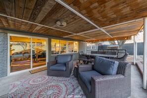 Outdoor dining - Cowboy Picasso | Where Art Meets the Wild West! (Abilene)