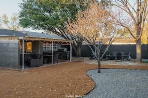 Outdoor dining - Cowboy Picasso | Where Art Meets the Wild West! (Abilene)