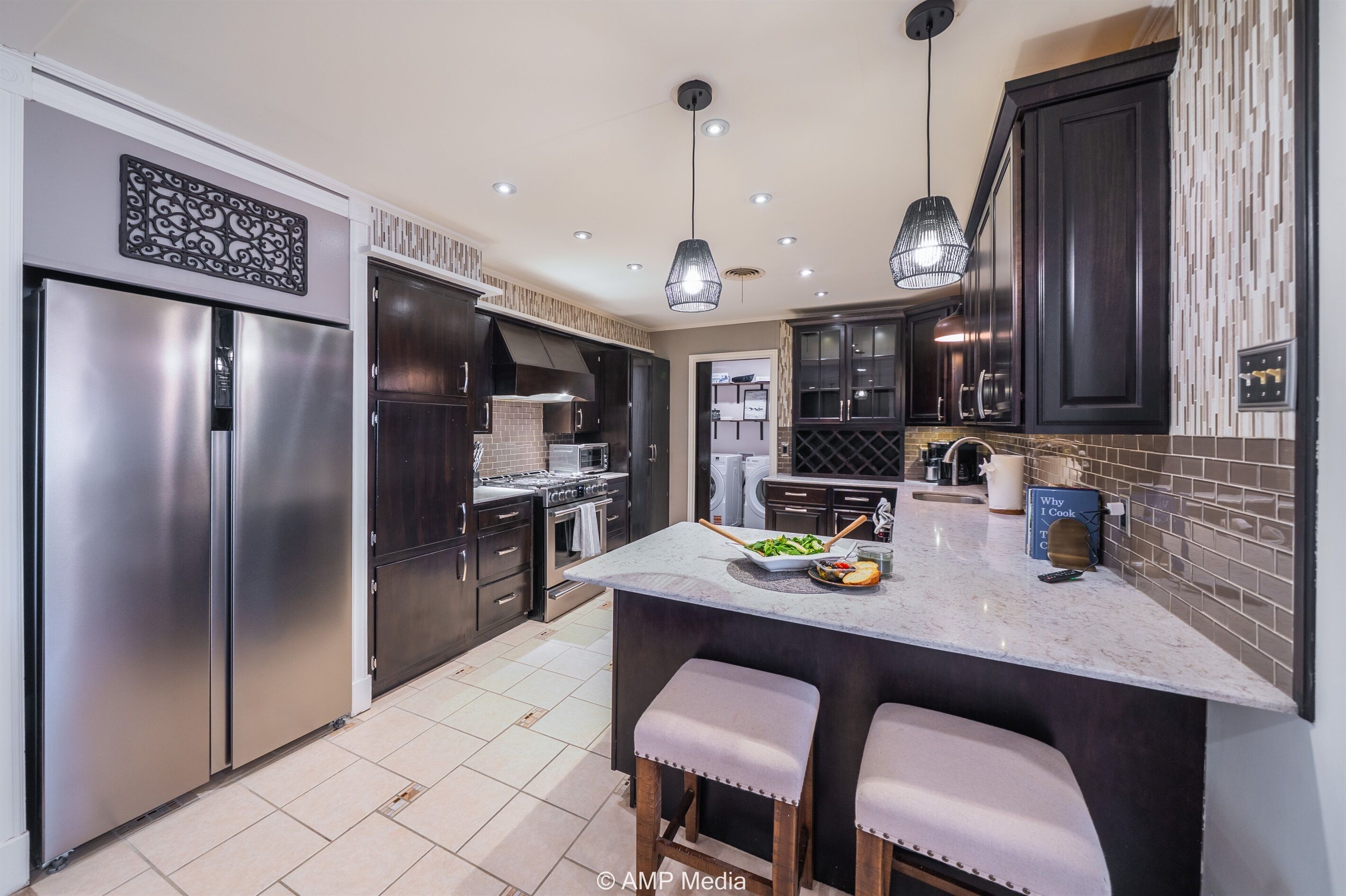 冷蔵庫、電子レンジ、オーブン、コンロ