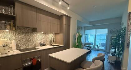 Yorkville Retreat âąSpa Amenities |Walk to Bloor âąSubway âąU of T âąDesigner Living