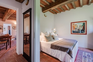 House | 2 bedrooms, iron/ironing board - Apartment in Tuscany With Pool and Lucca Views (Capannori)