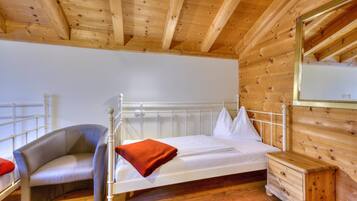 House | 3 bedrooms, individually furnished, bed sheets