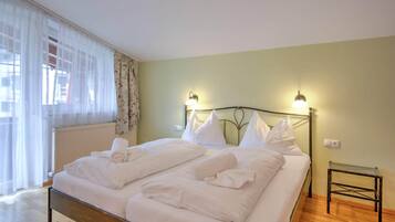 Apartment | 2 bedrooms, individually furnished, bed sheets