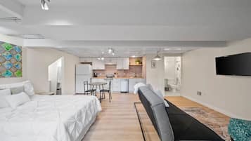 Desk, iron/ironing board, travel cot, WiFi