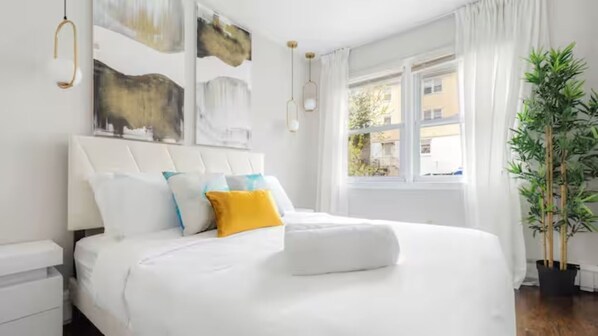 Free WiFi - Upscale 3BR NY Home with Free Parking (White Plains)