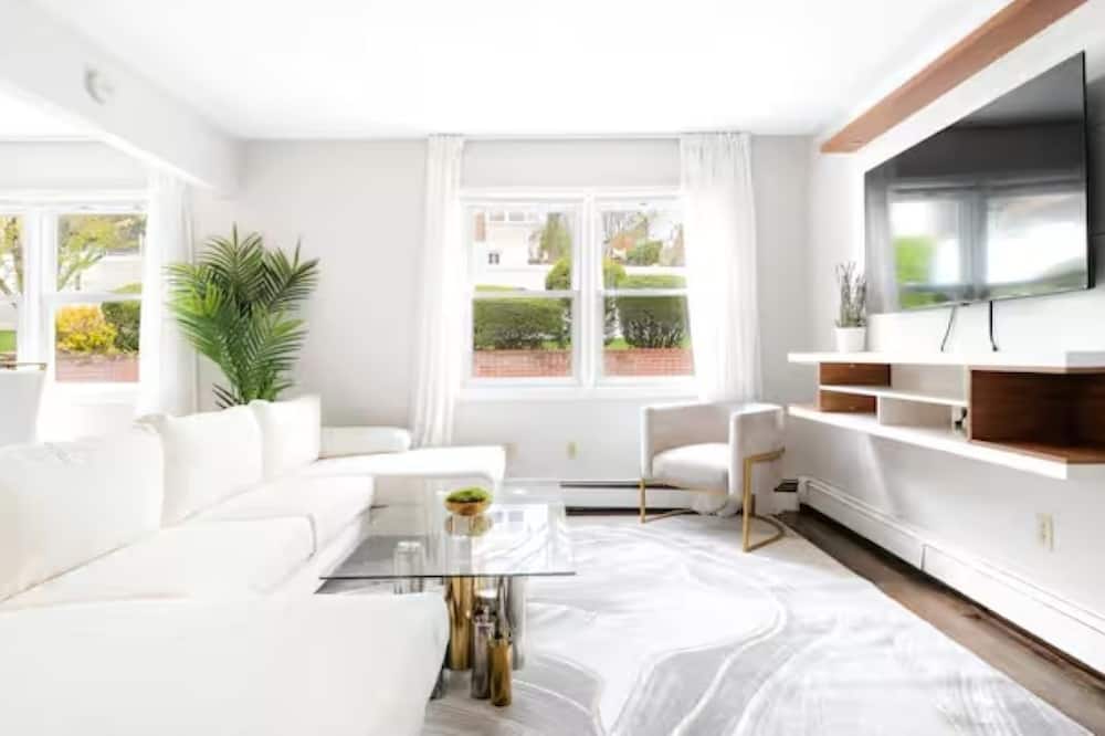Upscale 3BR NY Home with Free Parking