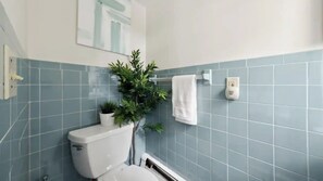 Luxury Apartment | Bathroom - Upscale 3BR NY Home with Free Parking (White Plains)