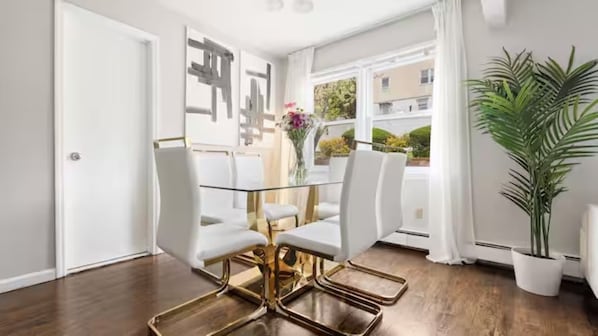 Dining - Upscale 3BR NY Home with Free Parking (White Plains)