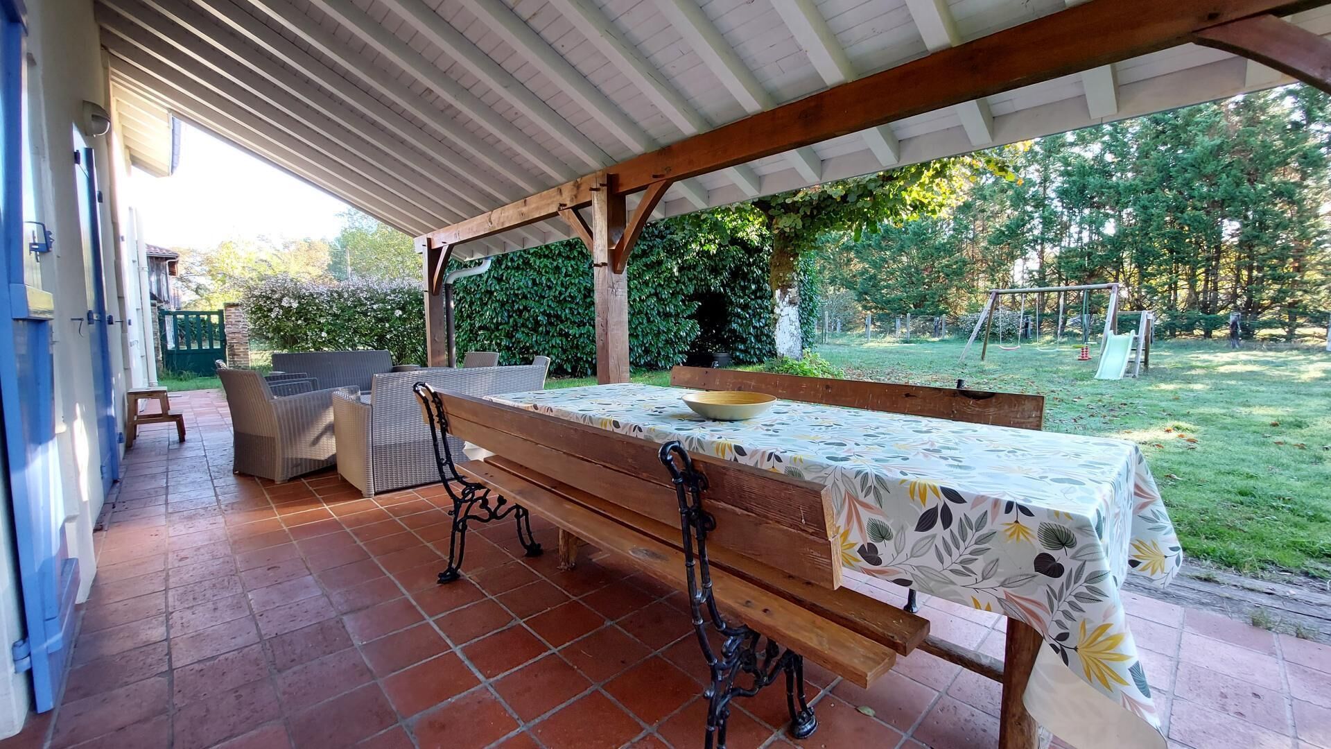 屋外ダイニングエリア