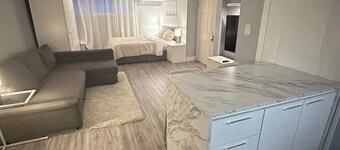 Cozy Confort Place Bachelor Brampton