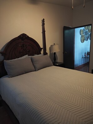 WiFi, bed sheets - 2-bedroom pet-friendly apartment in tranquil Downtown La Paz with AC. (La Paz)