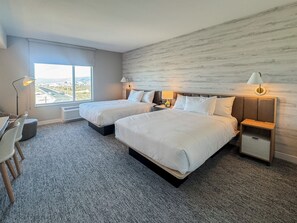 In-room safe, desk, blackout curtains, iron/ironing board - Towneplace Suites By Marriott Ridgecrest (Ridgecrest)