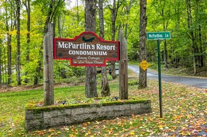 Property grounds - The Patio at McPartlins Resort (Phelps)