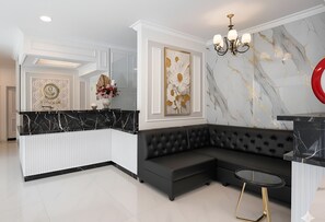 Reception - Wyneth Hotel Airport (Tangerang)