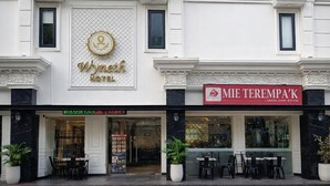 Wyneth Hotel with a prominent sign and a restaurant named Mie Terempa'K. - Wyneth Hotel Airport (Tangerang)