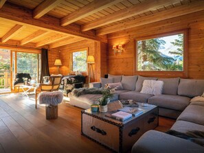 TV, lareira, videogames, DVD player