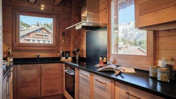 Four, plaque de cuisson, cafetiĂšre/bouilloire, grille-pain