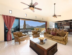 Smart TV - Spacious 3 Bedrooms with Private Pool in Cabo’s Pedregal (Cabo San Lucas)