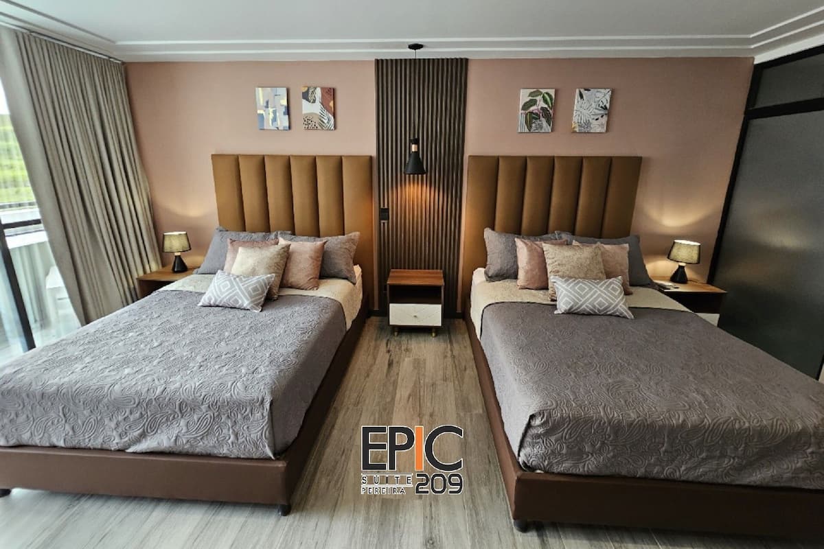 Luxury-Suite | Zimmersafe, Schreibtisch, laptopgeeigneter Arbeitsplatz