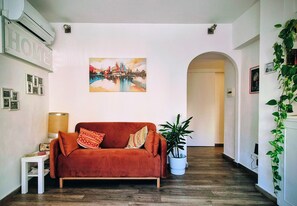 Smart TV - House "Happy Five" lovely apartment in the heart of Trastevere (Roma)
