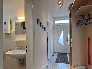 Bungalow | Bathroom - Bungalow in Strandnaehe, Dornumersiel (Dornum)