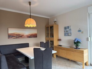 Bungalow | Living room - Bungalow in Strandnaehe, Dornumersiel (Dornum)