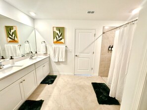 Shower, hair dryer, towels, soap - Spacious Designer Home in Port Charlotte; Perfect for Families and Groups! (Port Charlotte)
