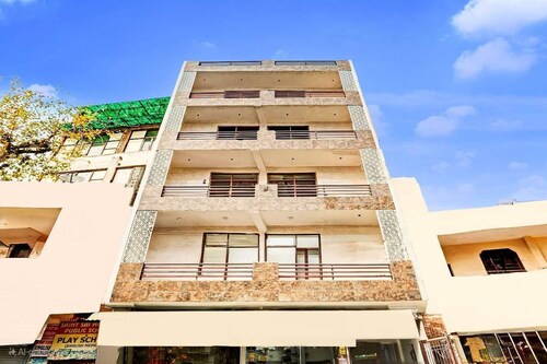 Hotel O Adarsh Nagar Metro Station