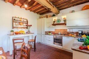House | Private kitchen - Farmhouse in Lucca With Scenic Views (Capannori)