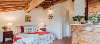 Farmhouse in Lucca With Scenic Views