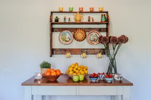 Interior detail - Farmhouse in Lucca With Scenic Views (Capannori)