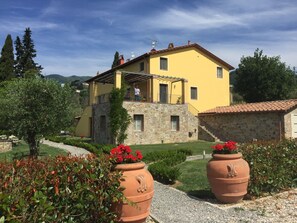 House | Exterior - Farmhouse in Lucca With Scenic Views (Capannori)