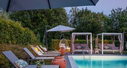 Farmhouse in Lucca With Scenic Views