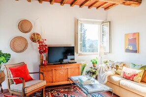 House | Living room - Farmhouse in Lucca With Scenic Views (Capannori)