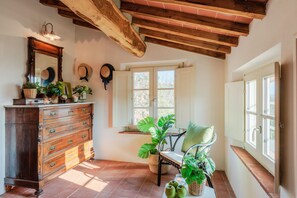 Living room - Farmhouse in Lucca With Scenic Views (Capannori)