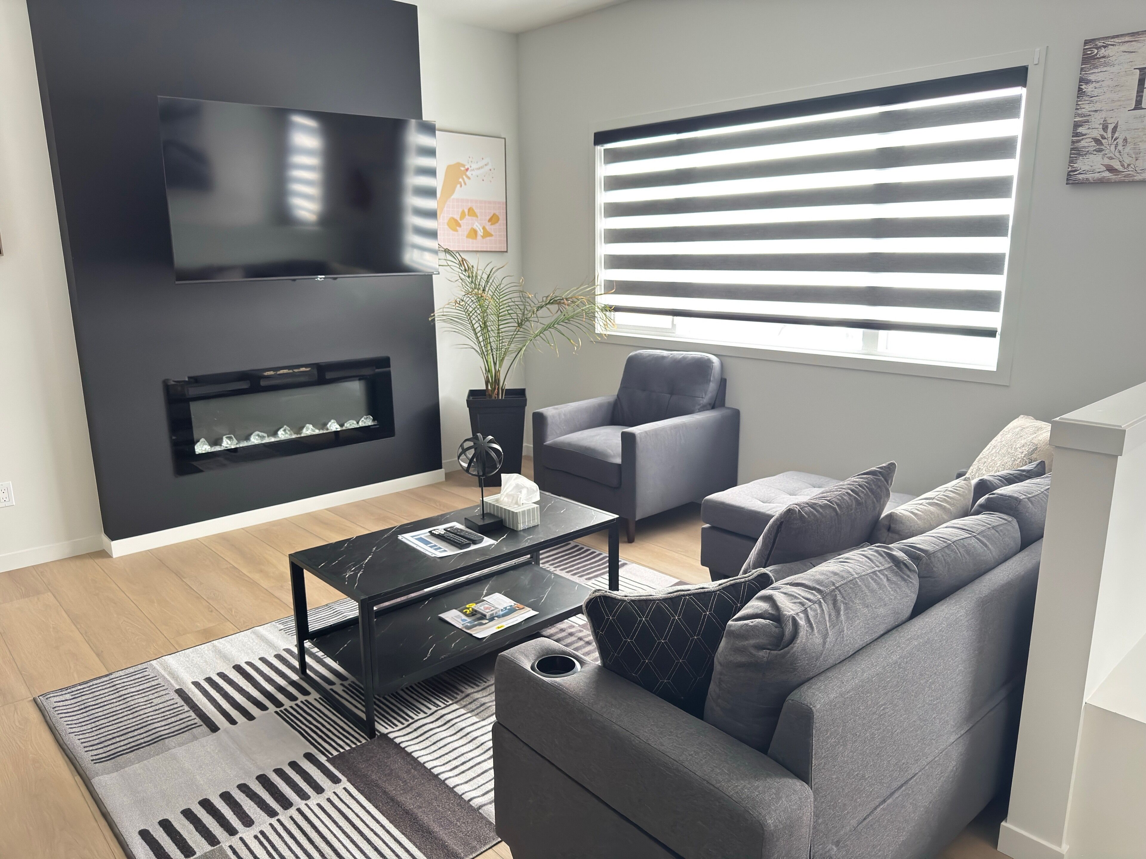 Una Smart TV, una chimenea