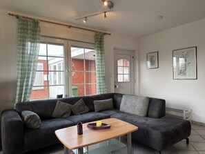 Bungalow | Living room - Bungalow in Strandnaehe, Dornumersiel (Dornum)