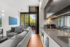 Apartment | Private kitchen - 1-bed Unit With Alfresco Dining and BBQ (Sydney)