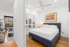 1 bedroom, bed sheets - 1-bed Unit With Alfresco Dining and BBQ (Sydney)