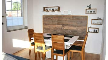 Bungalow | Dining