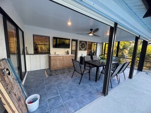 Outdoor dining - JUST REMODELED BEAUTIFUL POOL HOME! ONLY 3 MILES from Ft Myers Beach/Sanibel. (Fort Myers)