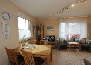 Bungalow | Living room - Bungalow in Strandnaehe, Dornumersiel (Dornum)