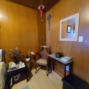 Interior - Most Beautiful Street in Town! Walk to everything! Go bus at the front door! (Brampton)