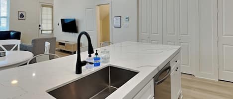 House (4 Bedrooms) | Property amenity