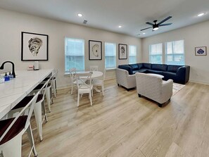 House (4 Bedrooms) | Property amenity - Oyster and Pearl (Galveston)
