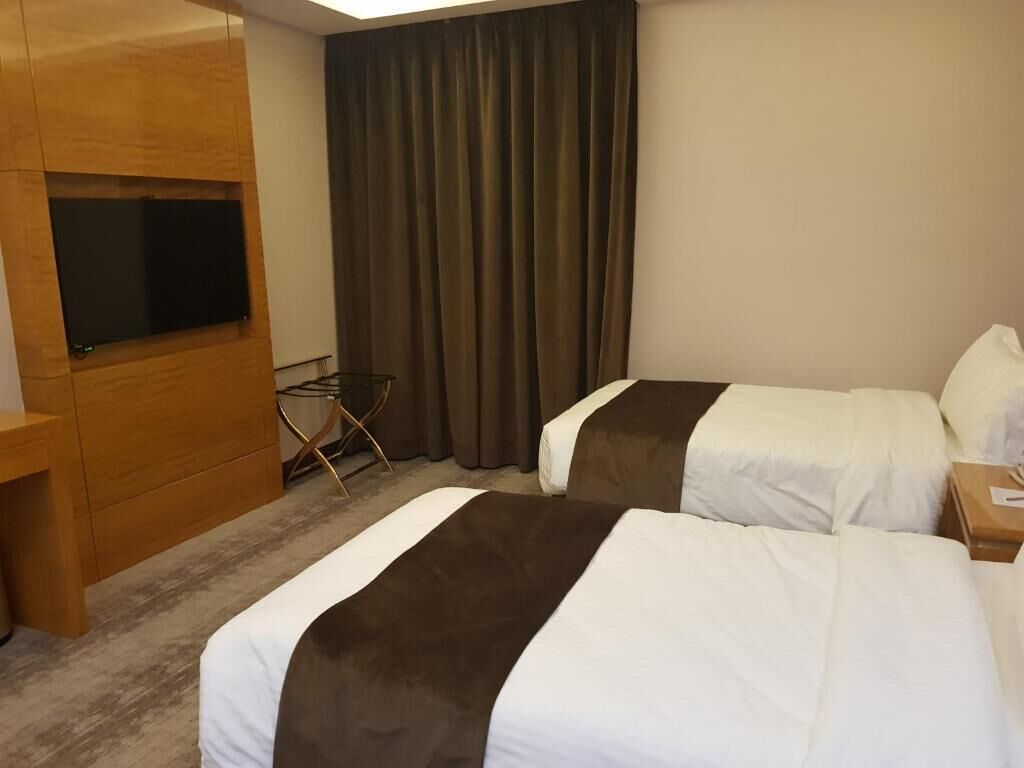 Deluxe Double or Twin Room | In-room safe, iron/ironing board, free WiFi